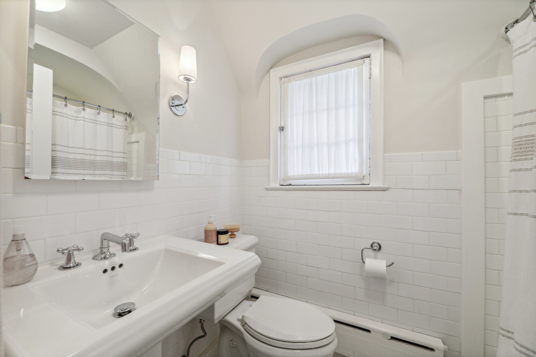 20 Midhurst Road, Short Hills Full Hall Bathroom 2