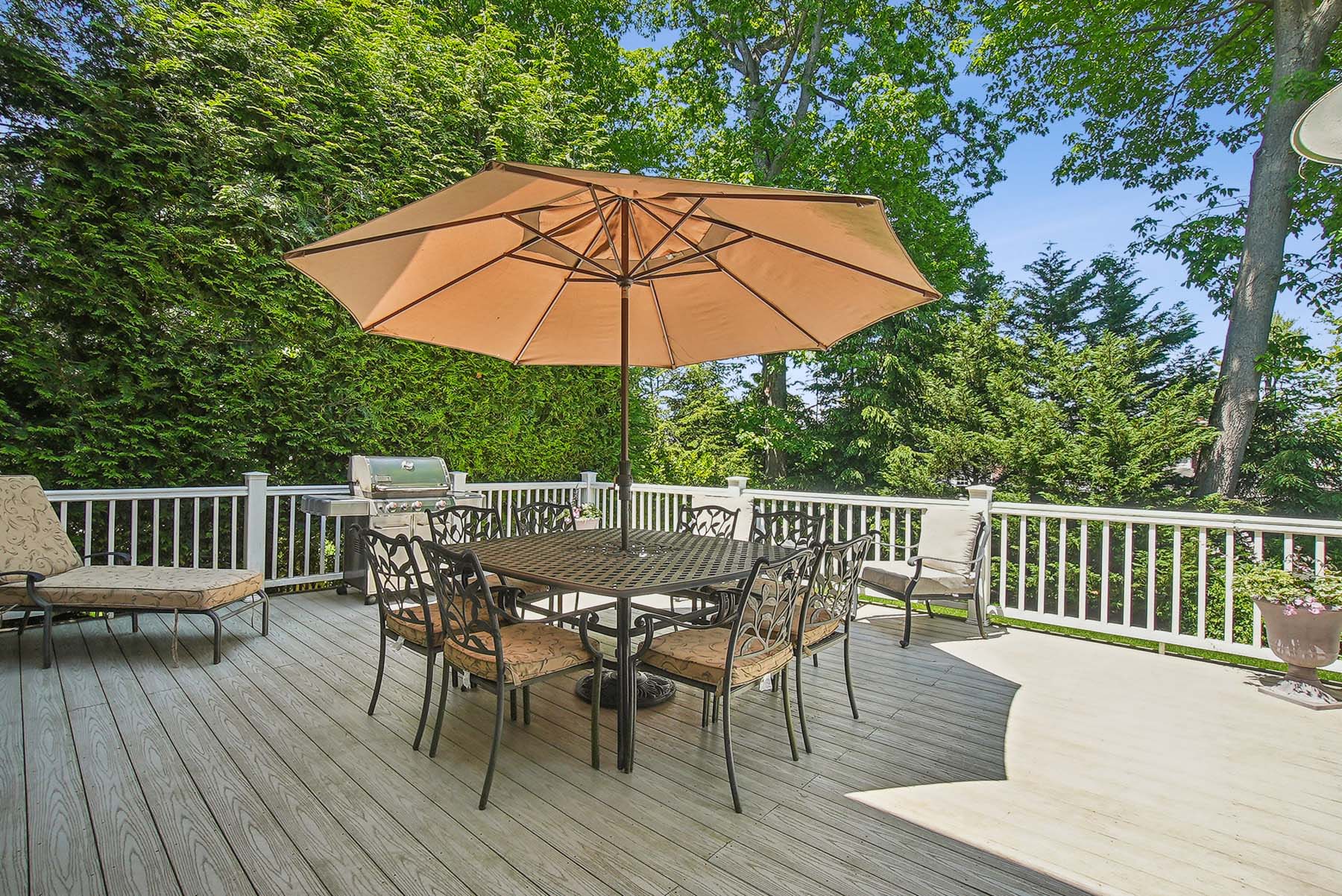 52 Keats Road, Short Hills - Umbrella Table