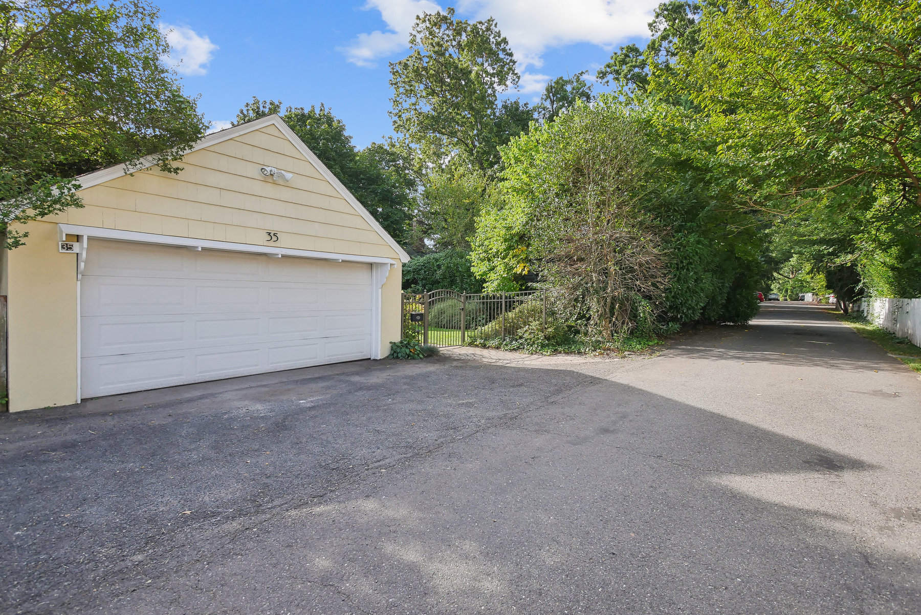 35 Maplewood Ave, Mplw - garage and private lane