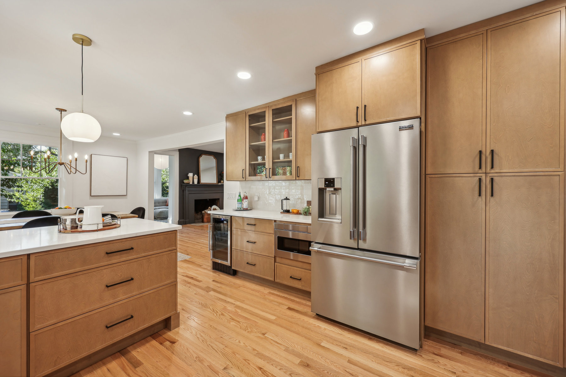 446 Richmond Ave, Maplewood - Kitchen to living room