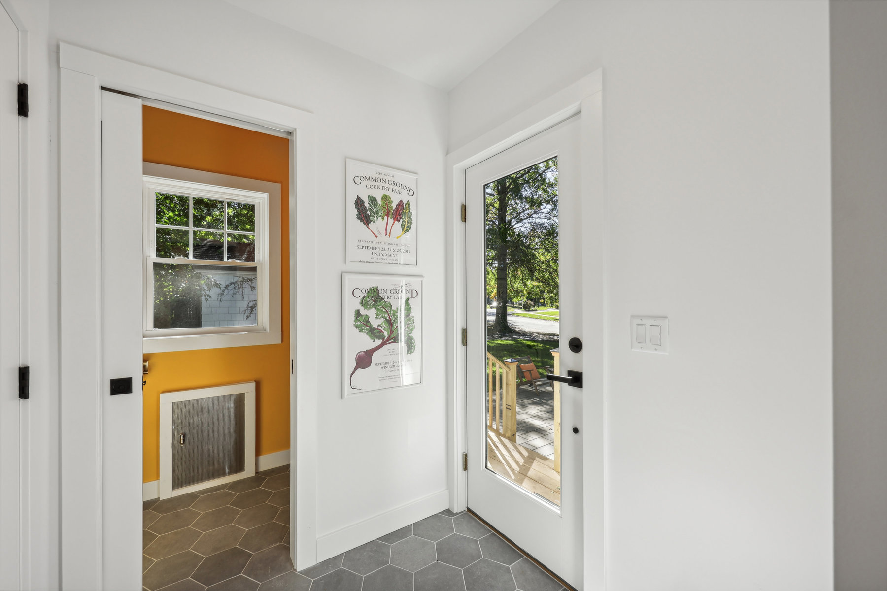 446 Richmond Ave, Maplewood - Mudroom