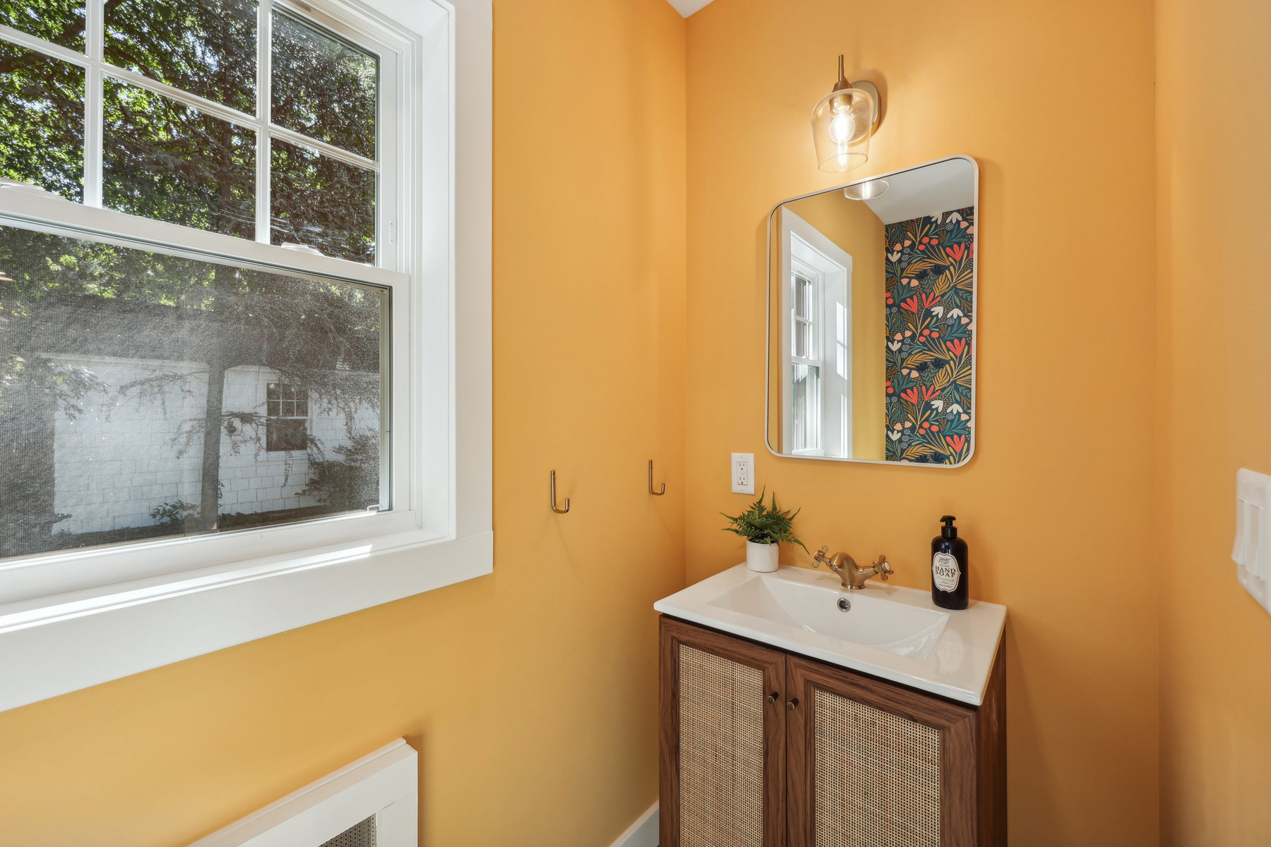 446 Richmond Ave, Maplewood - Powder Room