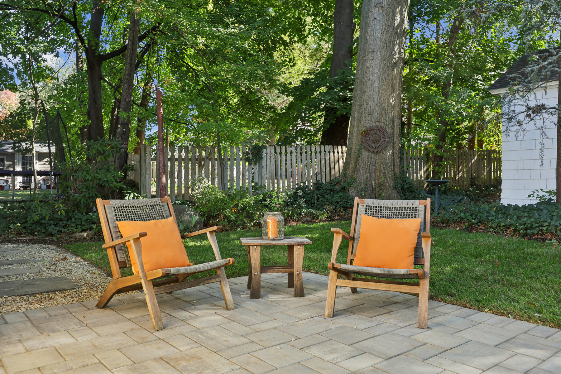 446 Richmond Ave, Maplewood - Patio Seating