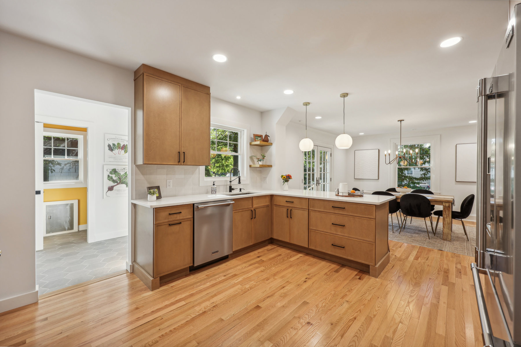 446 Richmond Ave, Maplewood - Kitchen to dining room