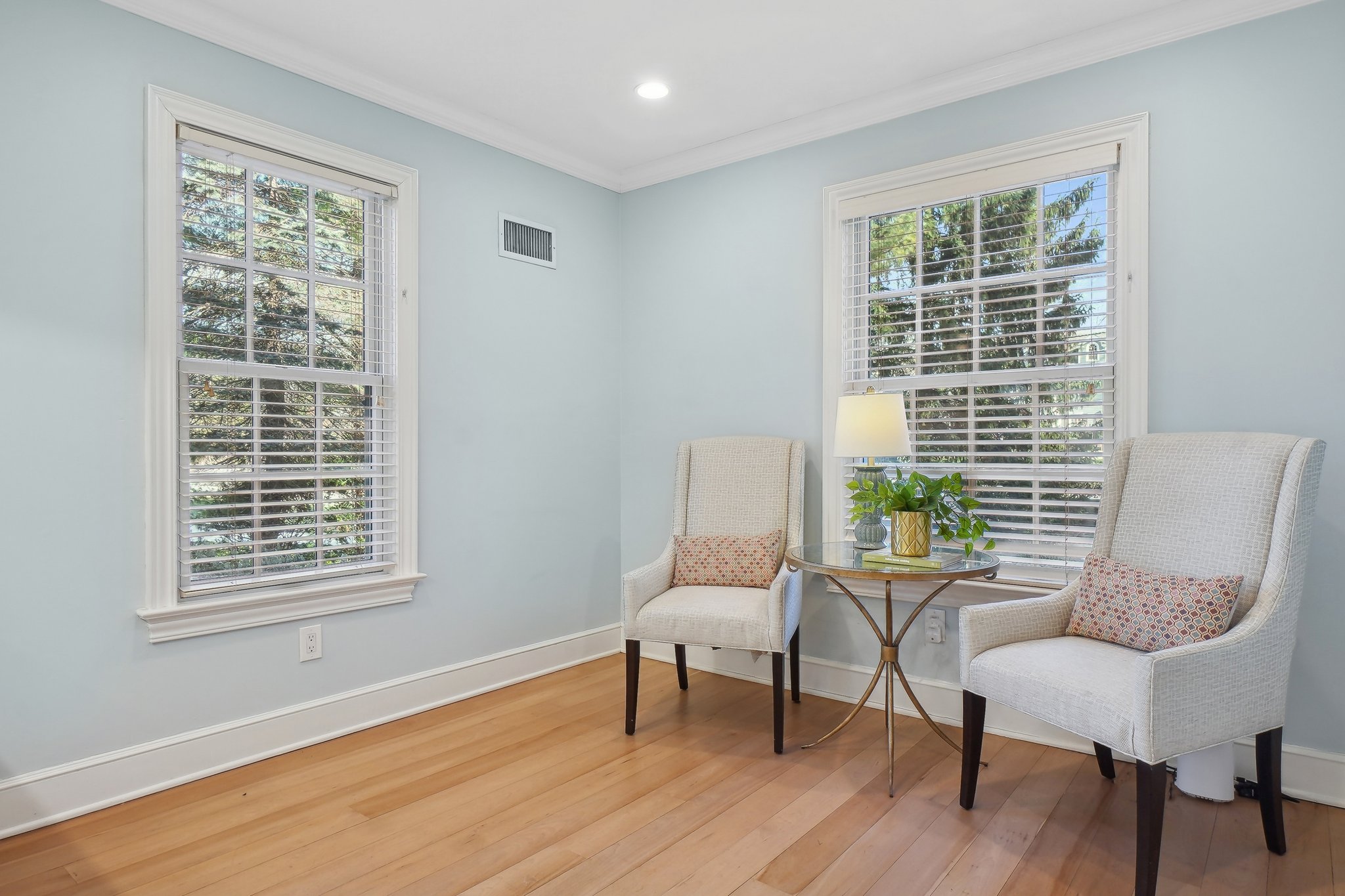 195 Highland Ave, Short Hills - Sitting Area in Kitchen