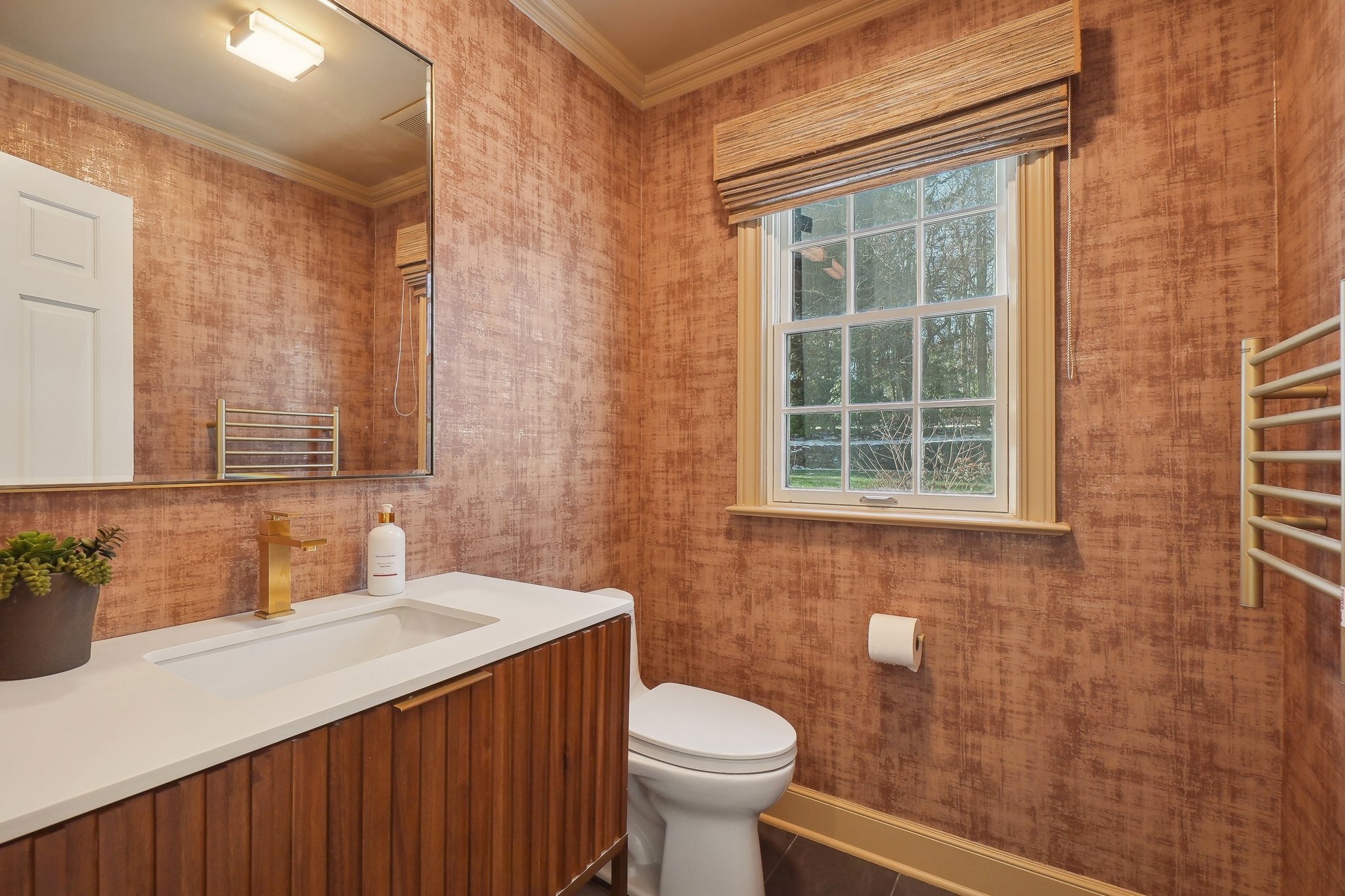 195 Highland Ave, Short Hills - Powder Room off Mudroom