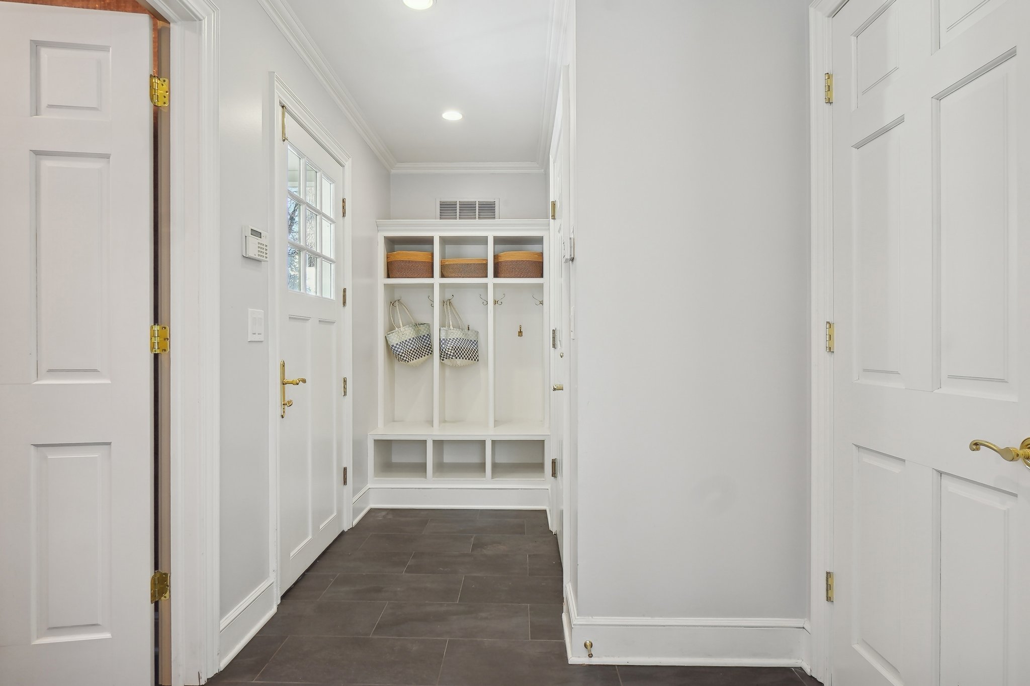 195 Highland Ave, Short Hills - Mudroom