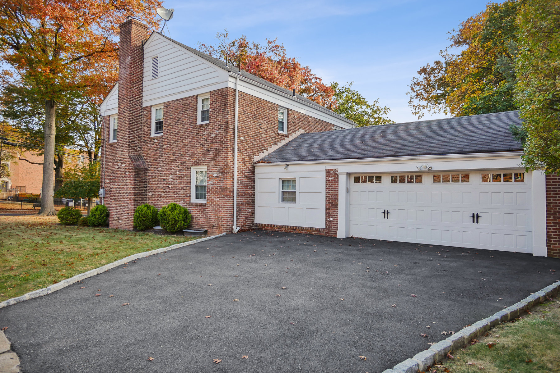 22 Club Blvd, West Orange - 2 Car Garage